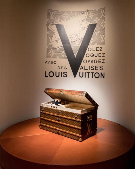 louis vuitton signature style.